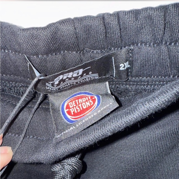 NBA Black Shorts with Colorful Detroit Pistons Logo Women’s 2x NWT - Picture 5 of 5